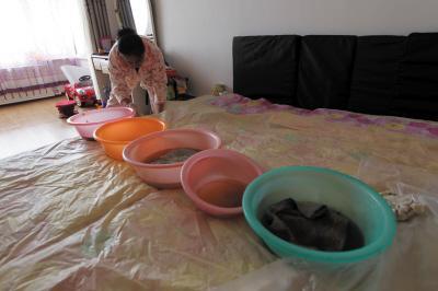 潼关楼上漏水，住户失联，小区没物管，业主维权难！律师来支招……